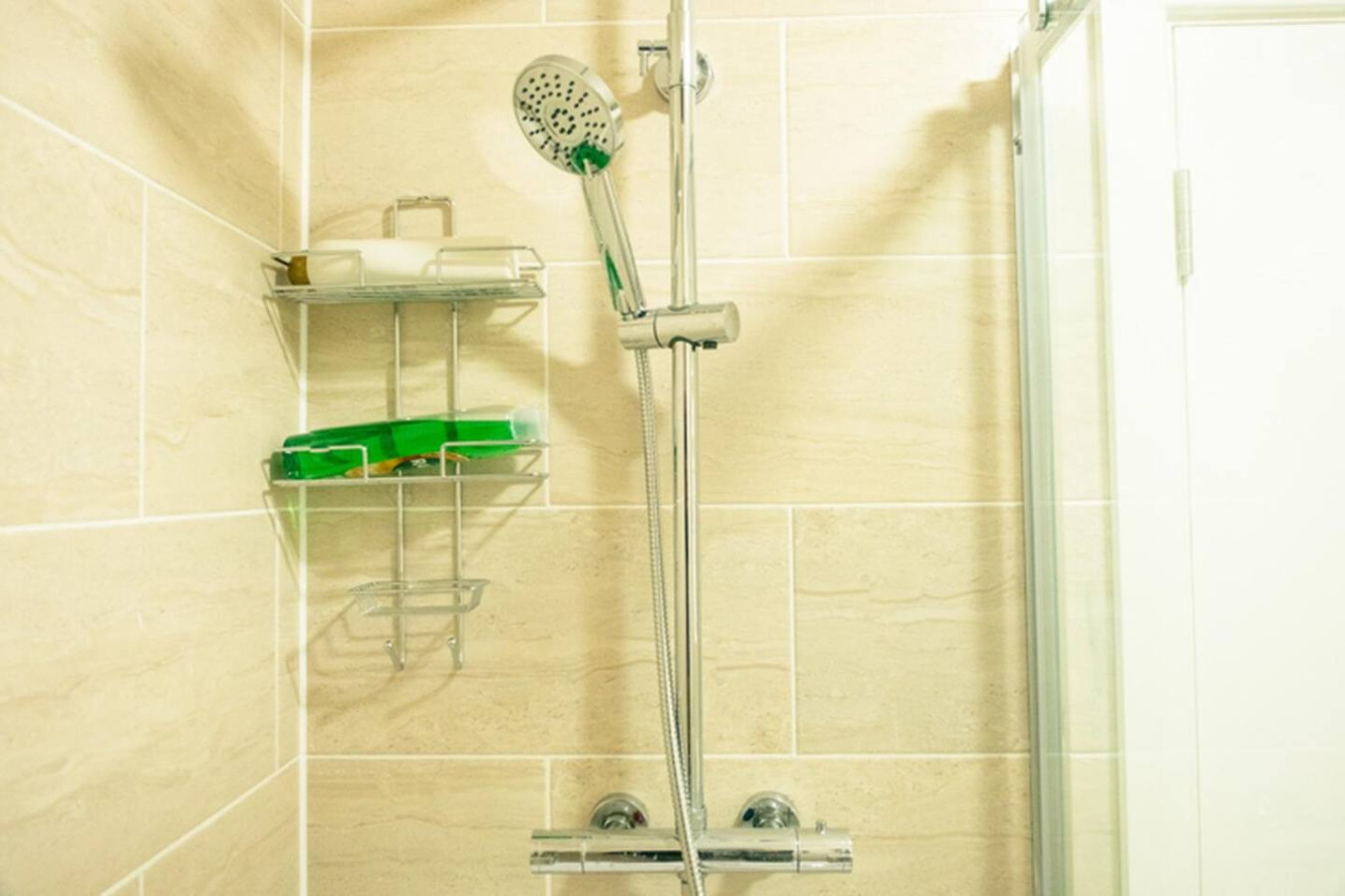 Cozy 2BR Flat Near Cardiff City Centre | Stadium| Shops | Uni in 80 City Rd, Cardiff CF24 3DD, UK - Property image 16 - VivreStays