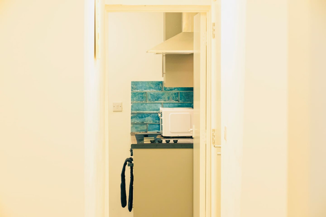 Cozy 2BR Flat Near Cardiff City Centre | Stadium| Shops | Uni in 80 City Rd, Cardiff CF24 3DD, UK - Property image 14 - VivreStays