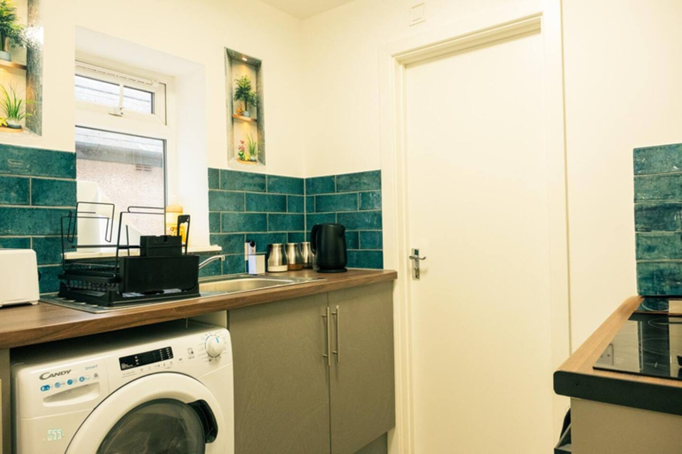 Cozy 2BR Flat Near Cardiff City Centre | Stadium| Shops | Uni in 80 City Rd, Cardiff CF24 3DD, UK - Property image 11 - VivreStays