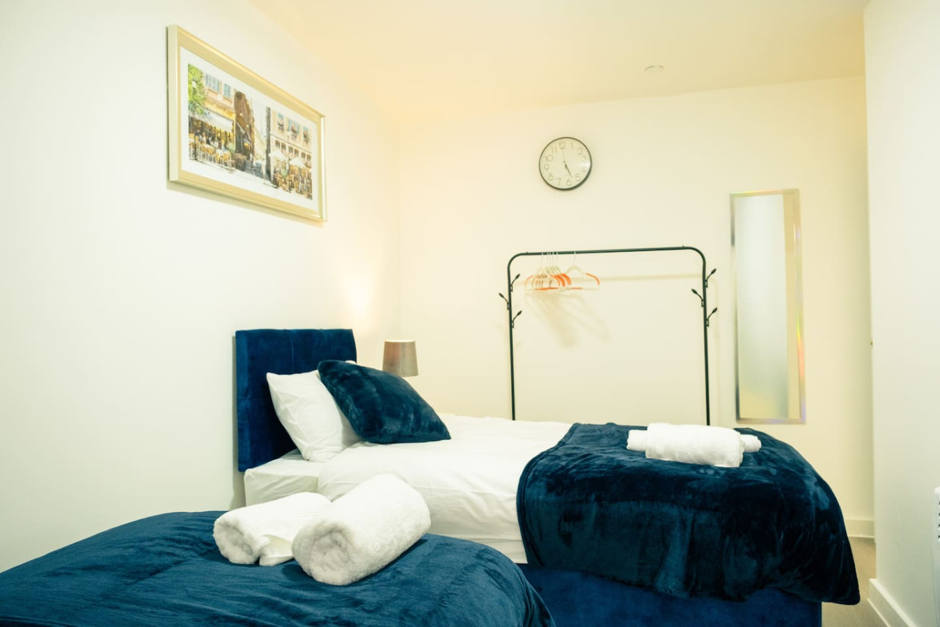 Cozy 2BR Flat Near Cardiff City Centre | Stadium| Shops | Uni in 80 City Rd, Cardiff CF24 3DD, UK - Property image 9 - VivreStays