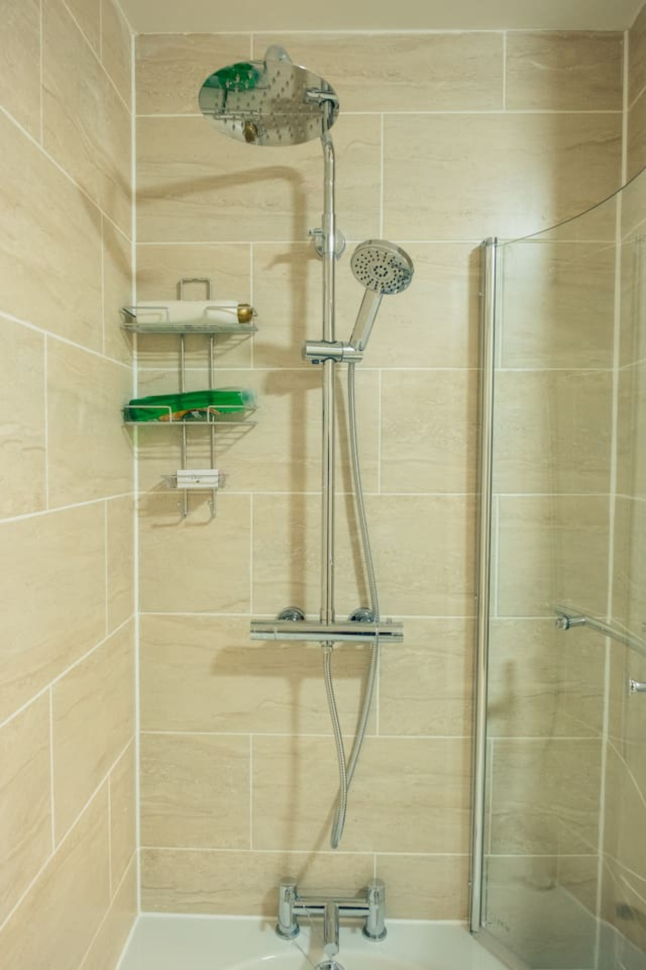 Stylish 3-Bed Flat Near Cardiff City Centre & Uni in 80 City Rd, Cardiff CF24 3DD, UK - Property image 21 - VivreStays