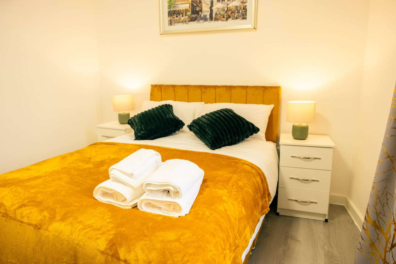 Stylish 3-Bed Flat Near Cardiff City Centre & Uni in 80 City Rd, Cardiff CF24 3DD, UK - Property image 12 - VivreStays