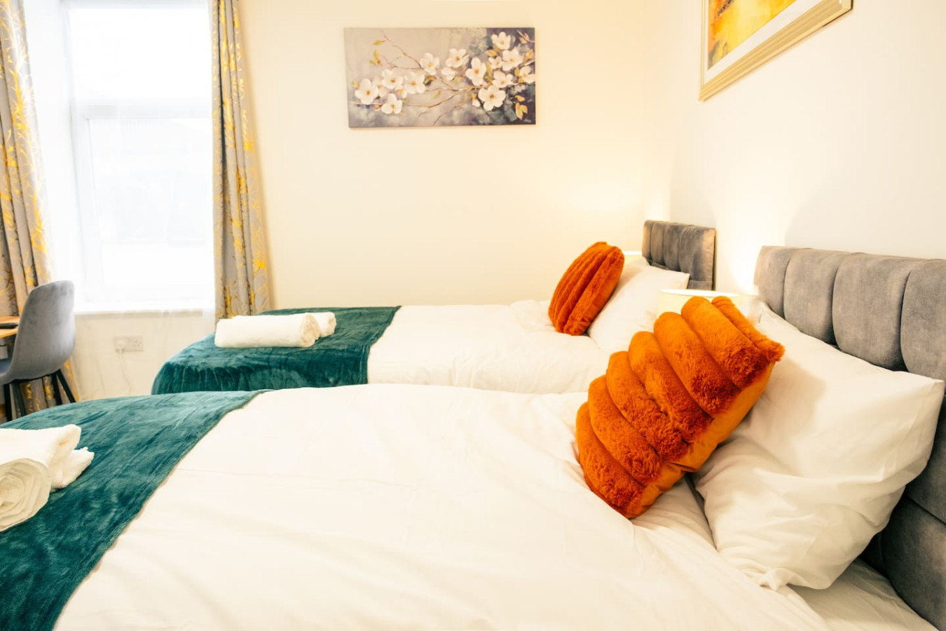 Stylish 3-Bed Flat Near Cardiff City Centre & Uni in 80 City Rd, Cardiff CF24 3DD, UK - Property image 15 - VivreStays