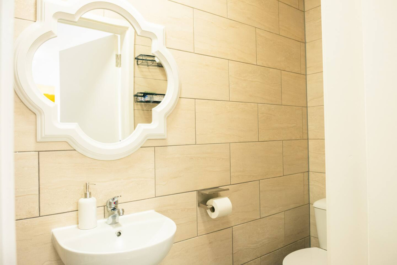 Stylish 3-Bed Flat Near Cardiff City Centre & Uni in 80 City Rd, Cardiff CF24 3DD, UK - Property image 29 - VivreStays