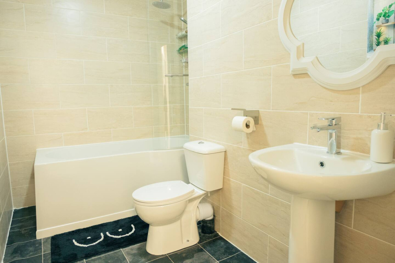 Stylish 3-Bed Flat Near Cardiff City Centre & Uni in 80 City Rd, Cardiff CF24 3DD, UK - Property image 27 - VivreStays
