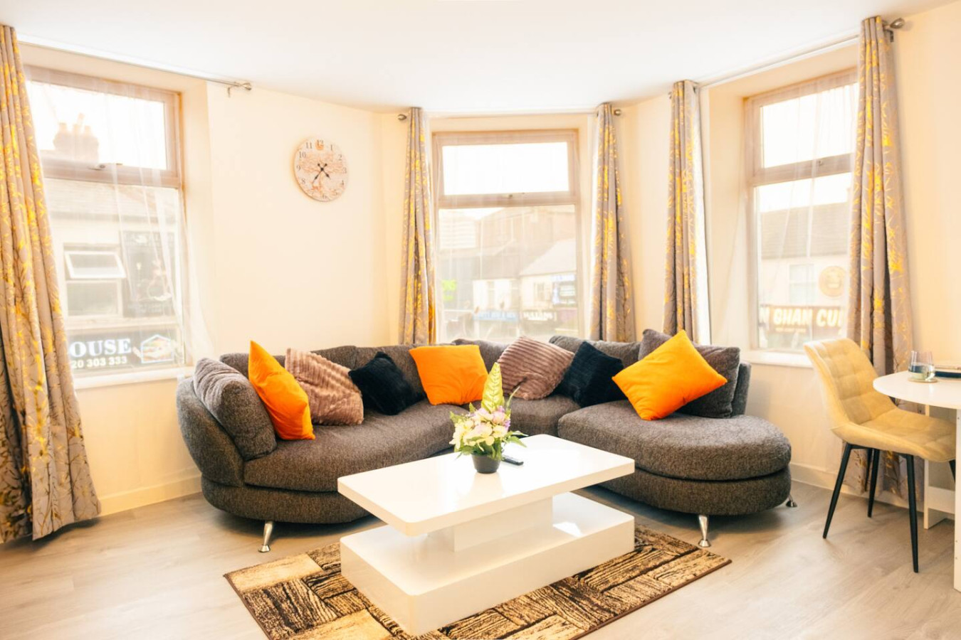 Stylish 3-Bed Flat Near Cardiff City Centre & Uni in 80 City Rd, Cardiff CF24 3DD, UK - Property image 13 - VivreStays