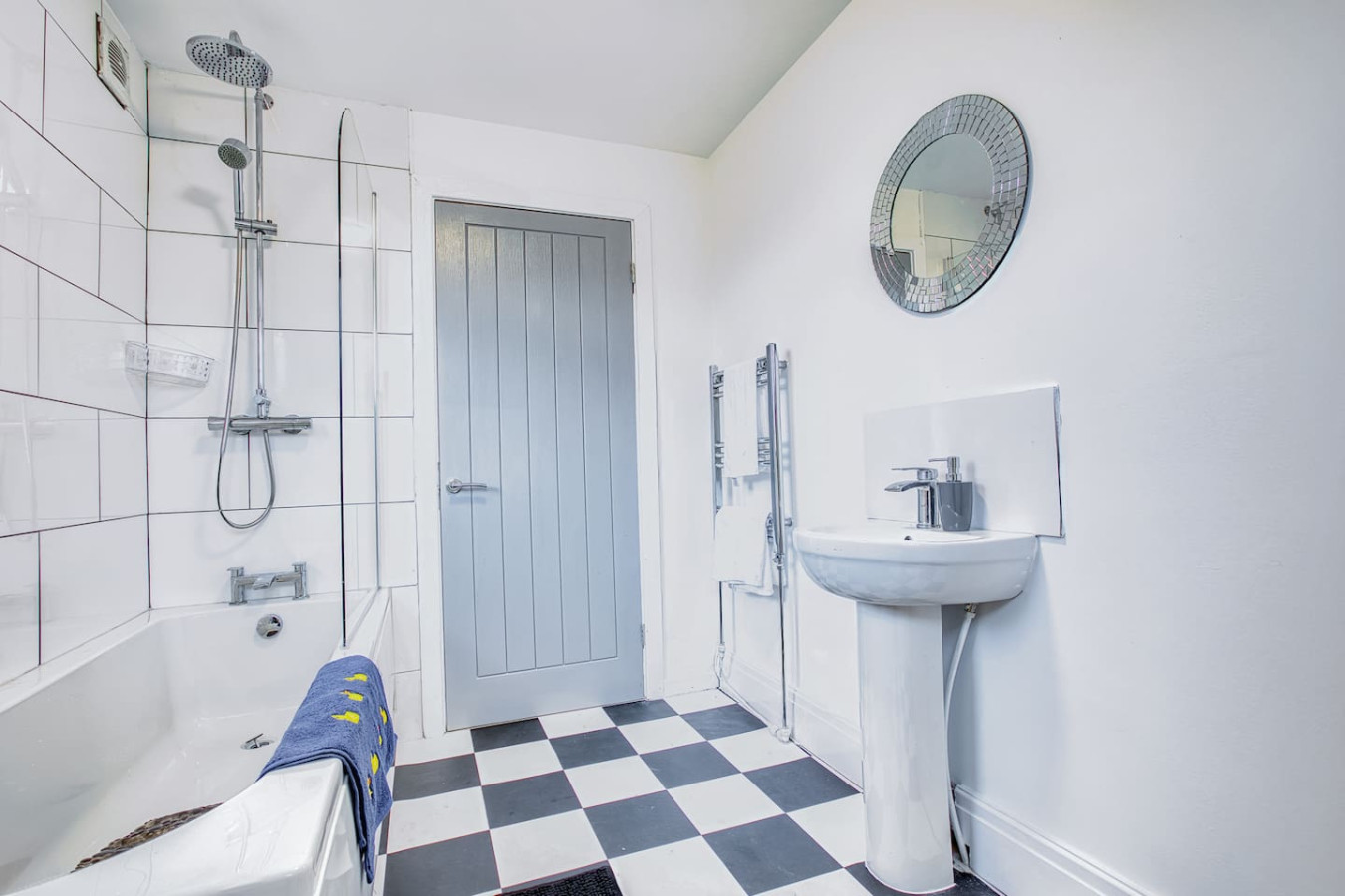 Modern 3-Bed Home Sleeps 6 with Parking & Fast WiFi Perfect for Contractors & Long Stays in 125 Charles St, Saint Helens WA10 1LW, UK - Property image 22 - VivreStays