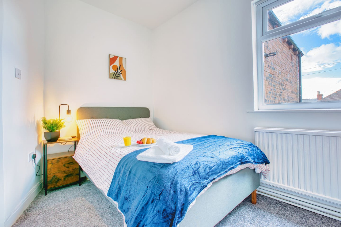 Modern 3-Bed Home Sleeps 6 with Parking & Fast WiFi Perfect for Contractors & Long Stays in 125 Charles St, Saint Helens WA10 1LW, UK - Property image 5 - VivreStays