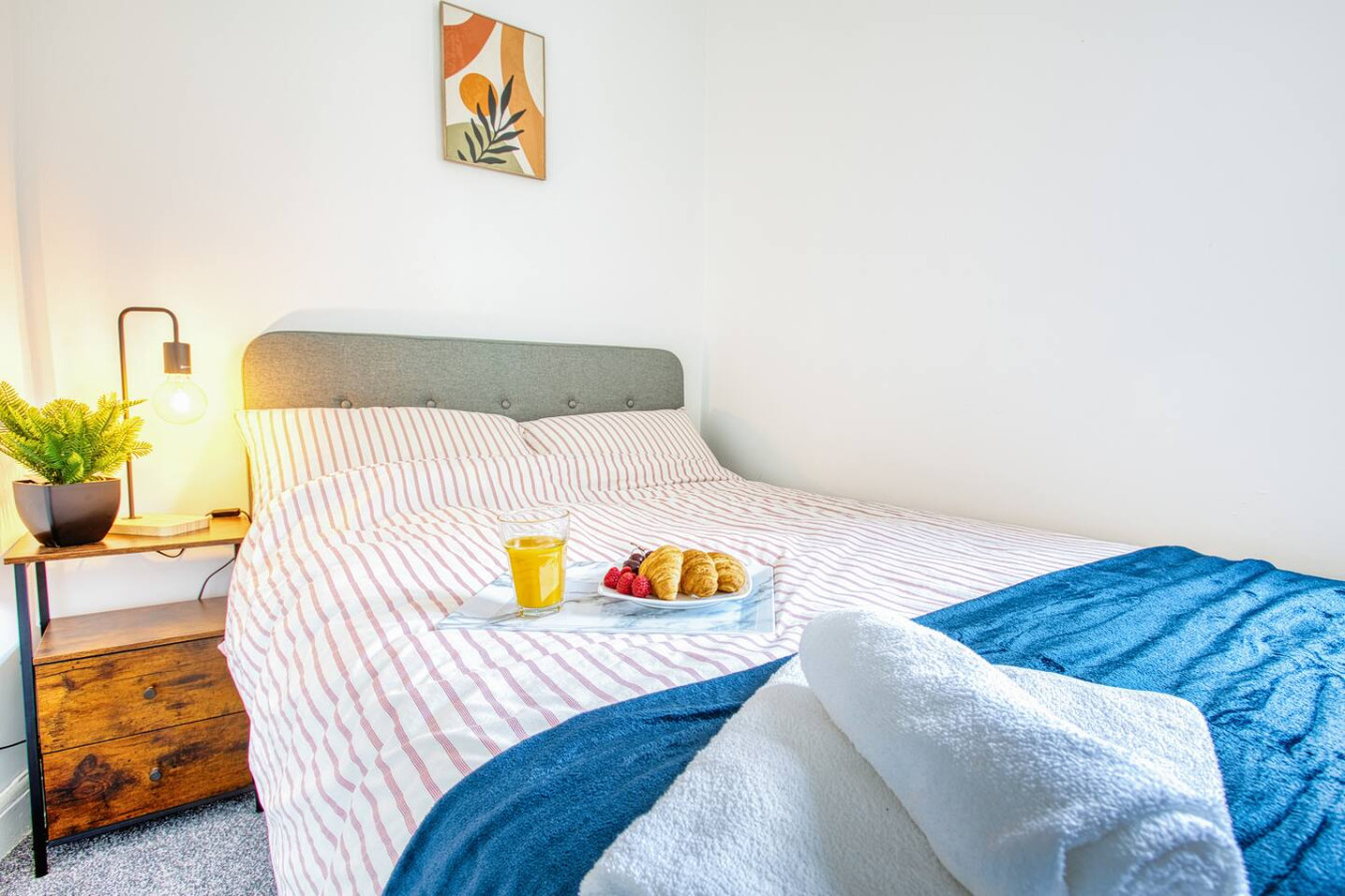 Modern 3-Bed Home Sleeps 6 with Parking & Fast WiFi Perfect for Contractors & Long Stays in 125 Charles St, Saint Helens WA10 1LW, UK - Property image 12 - VivreStays