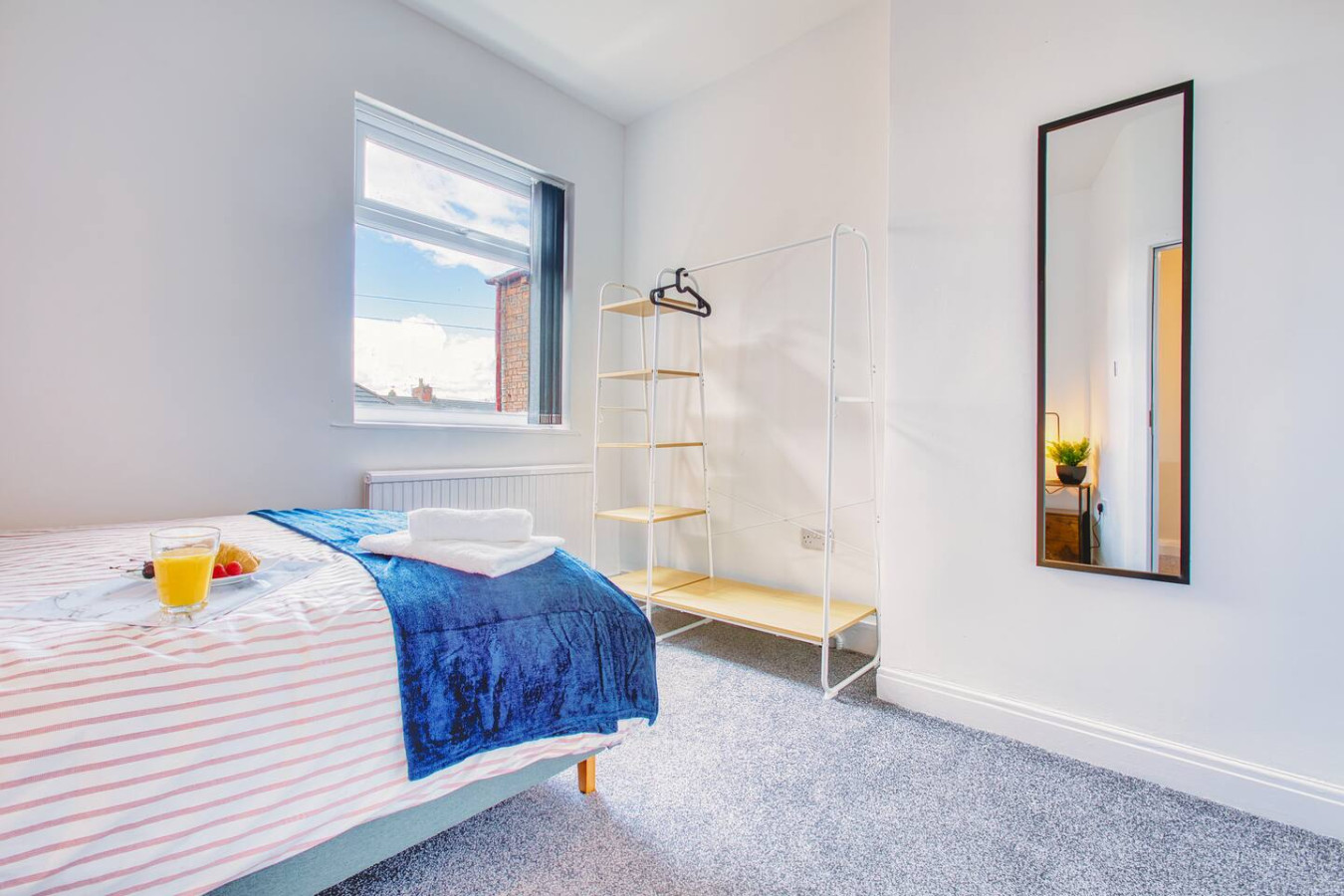 Modern 3-Bed Home Sleeps 6 with Parking & Fast WiFi Perfect for Contractors & Long Stays in 125 Charles St, Saint Helens WA10 1LW, UK - Property image 14 - VivreStays