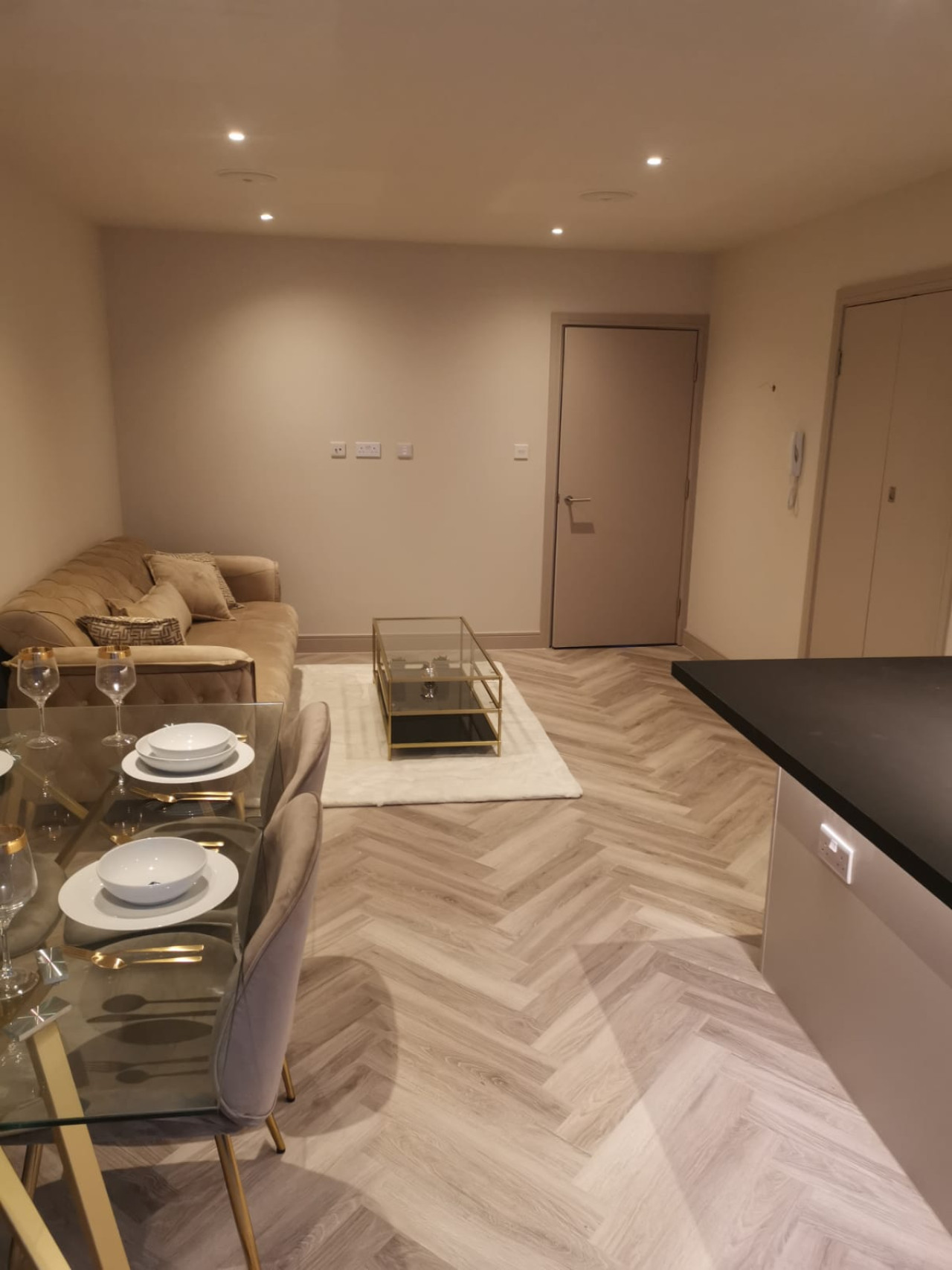 London 2BR Retreat with Free Parking & City Access in 3 Queensthorpe mews, Queensthorpe Rd, London SE26 4PN - Property image 3 - VivreStays