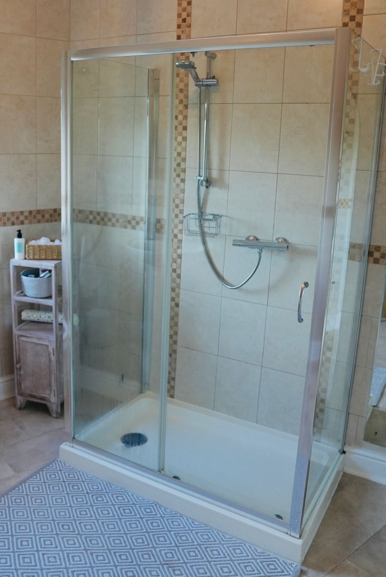 Spacious 3BR Home Retreat in Halifax Countryside in 1Cow Hill Gate Lane, England, United Kingdom, HX2 - Property image 10 - VivreStays