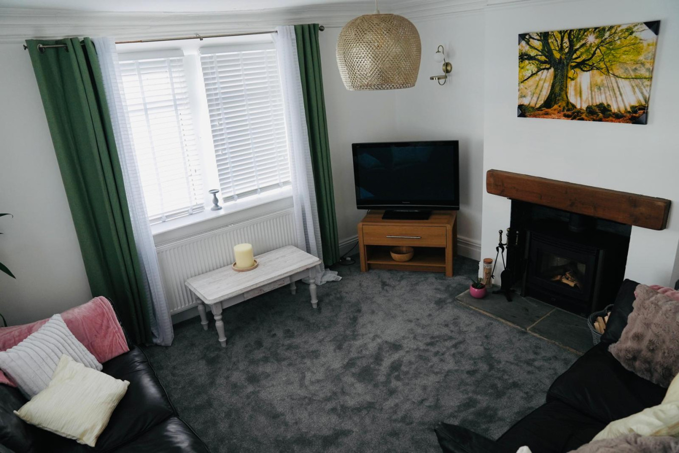 Spacious 3BR Home Retreat in Halifax Countryside in 1Cow Hill Gate Lane, England, United Kingdom, HX2 - Property image 5 - VivreStays