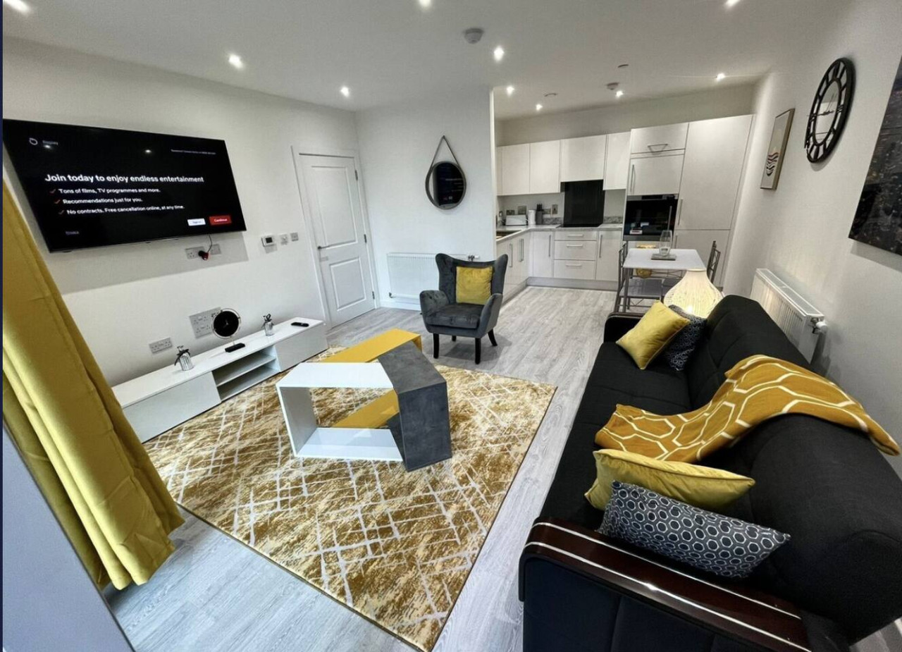 Comfortable 2-Bed Apartment with Balcony | Sleeps 5 in 13 Regal walk, Bexleyheath DA6 7BZ, UK - Property image 4 - VivreStays