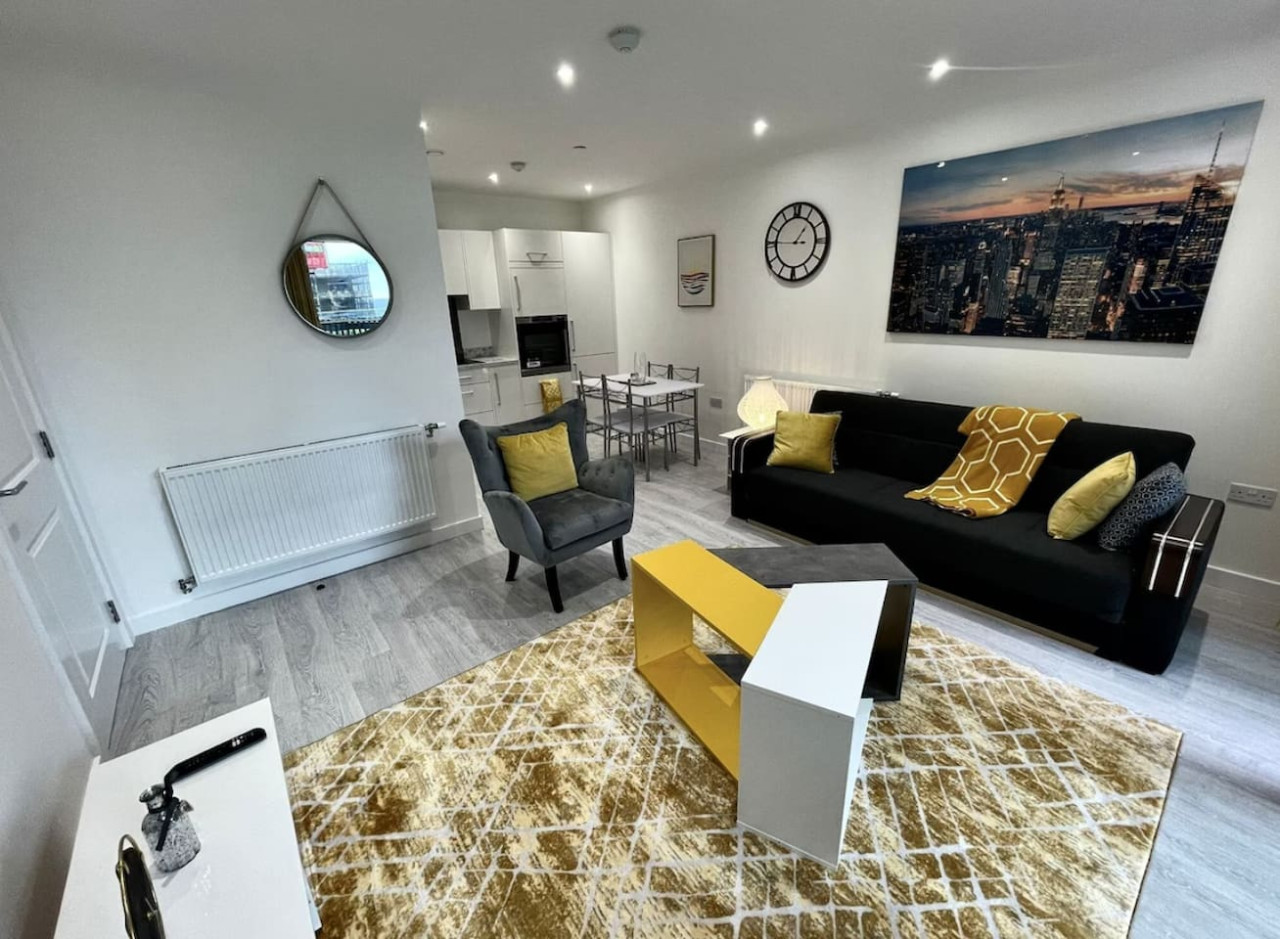 Comfortable 2-Bed Apartment with Balcony | Sleeps 5 in 13 Regal walk, Bexleyheath DA6 7BZ, UK - Property image 5 - VivreStays