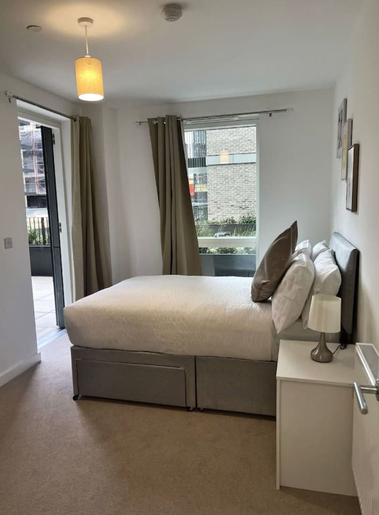 Comfortable 2-Bed Apartment with Balcony | Sleeps 5 in 13 Regal walk, Bexleyheath DA6 7BZ, UK - Property image 2 - VivreStays