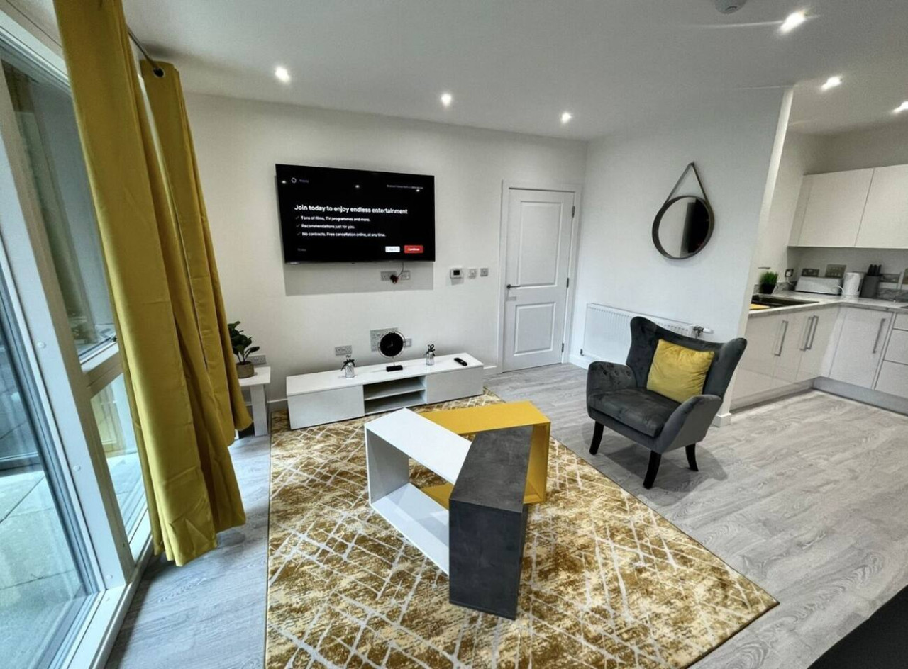 Comfortable 2-Bed Apartment with Balcony | Sleeps 5 in 13 Regal walk, Bexleyheath DA6 7BZ, UK - Property image 6 - VivreStays
