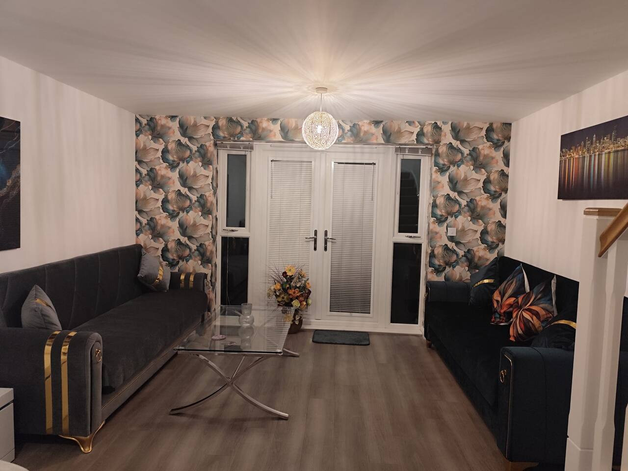 Spacious Home for Groups, Sleeps 8 in 11 Arthur Brocklehurst Way, Hanley, Stoke-on-Trent ST1 5EN, UK - Property image 2 - VivreStays
