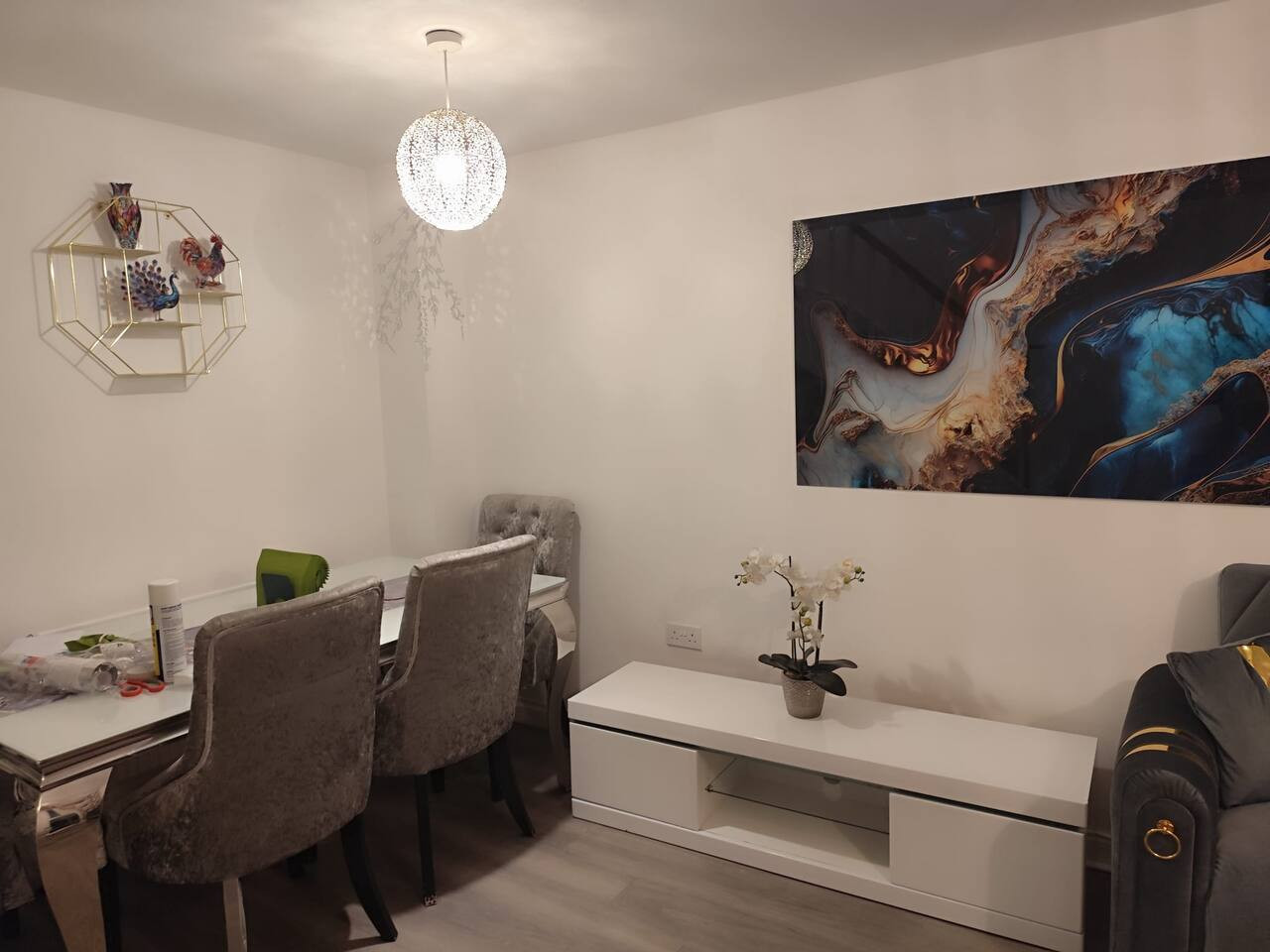 Spacious Home for Groups, Sleeps 8 in 11 Arthur Brocklehurst Way, Hanley, Stoke-on-Trent ST1 5EN, UK - Property image 10 - VivreStays
