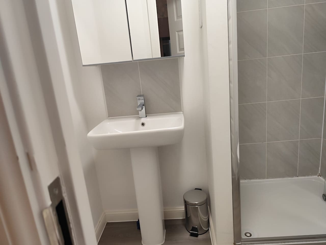 Spacious Home for Groups, Sleeps 8 in 11 Arthur Brocklehurst Way, Hanley, Stoke-on-Trent ST1 5EN, UK - Property image 25 - VivreStays