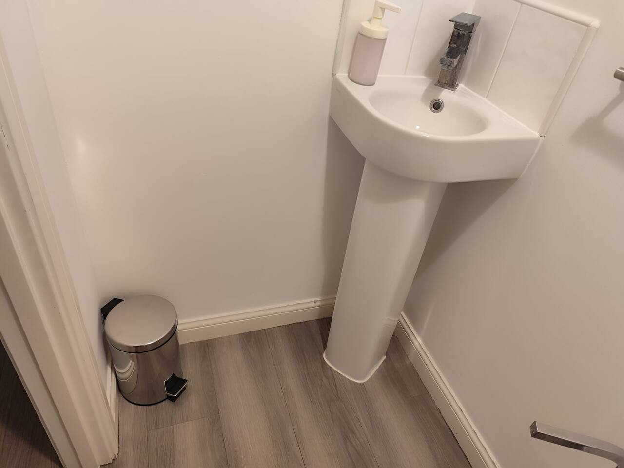 Spacious Home for Groups, Sleeps 8 in 11 Arthur Brocklehurst Way, Hanley, Stoke-on-Trent ST1 5EN, UK - Property image 22 - VivreStays