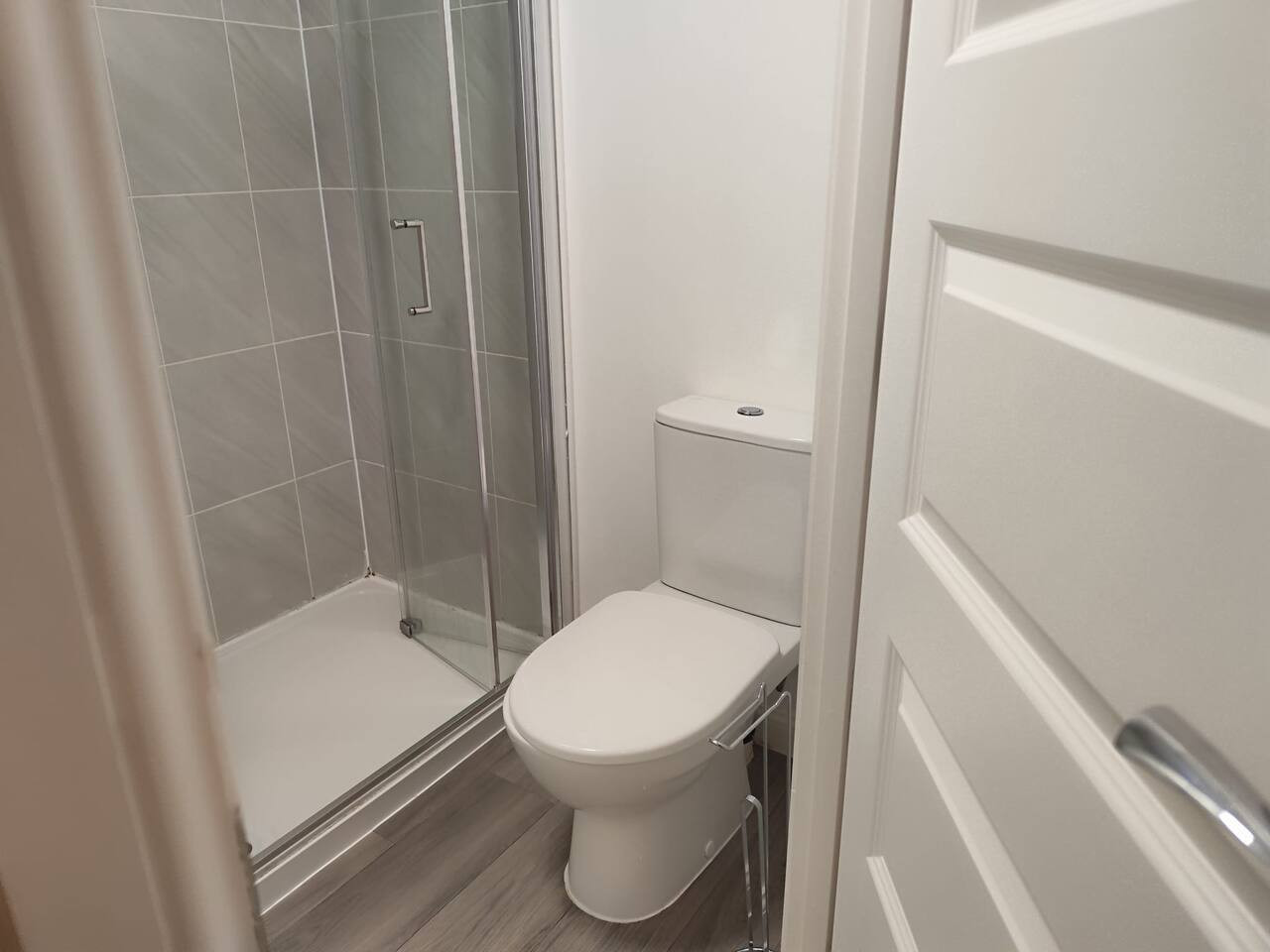 Spacious Home for Groups, Sleeps 8 in 11 Arthur Brocklehurst Way, Hanley, Stoke-on-Trent ST1 5EN, UK - Property image 26 - VivreStays