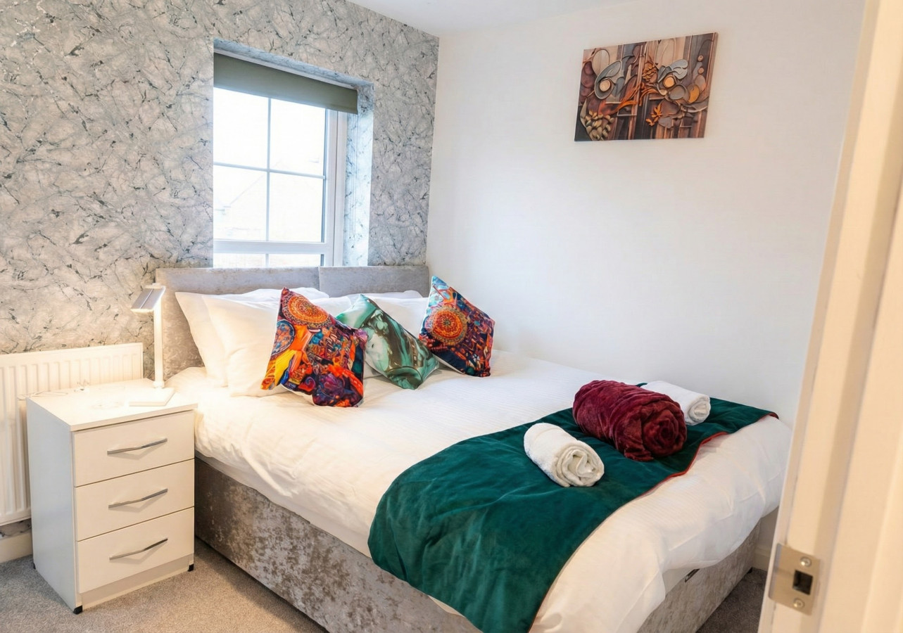 Spacious Home for Groups, Sleeps 8 in 11 Arthur Brocklehurst Way, Hanley, Stoke-on-Trent ST1 5EN, UK - Property image 12 - VivreStays