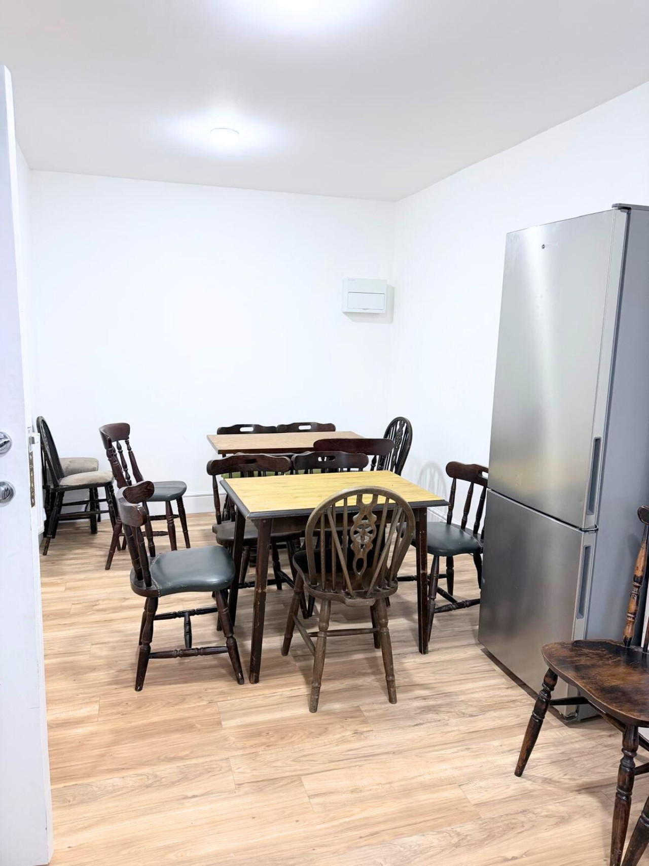 Spacious 6-Bedroom Property with Ensuite – Perfect for Groups in 106-108 Warrington Road - Property image 6 - VivreStays