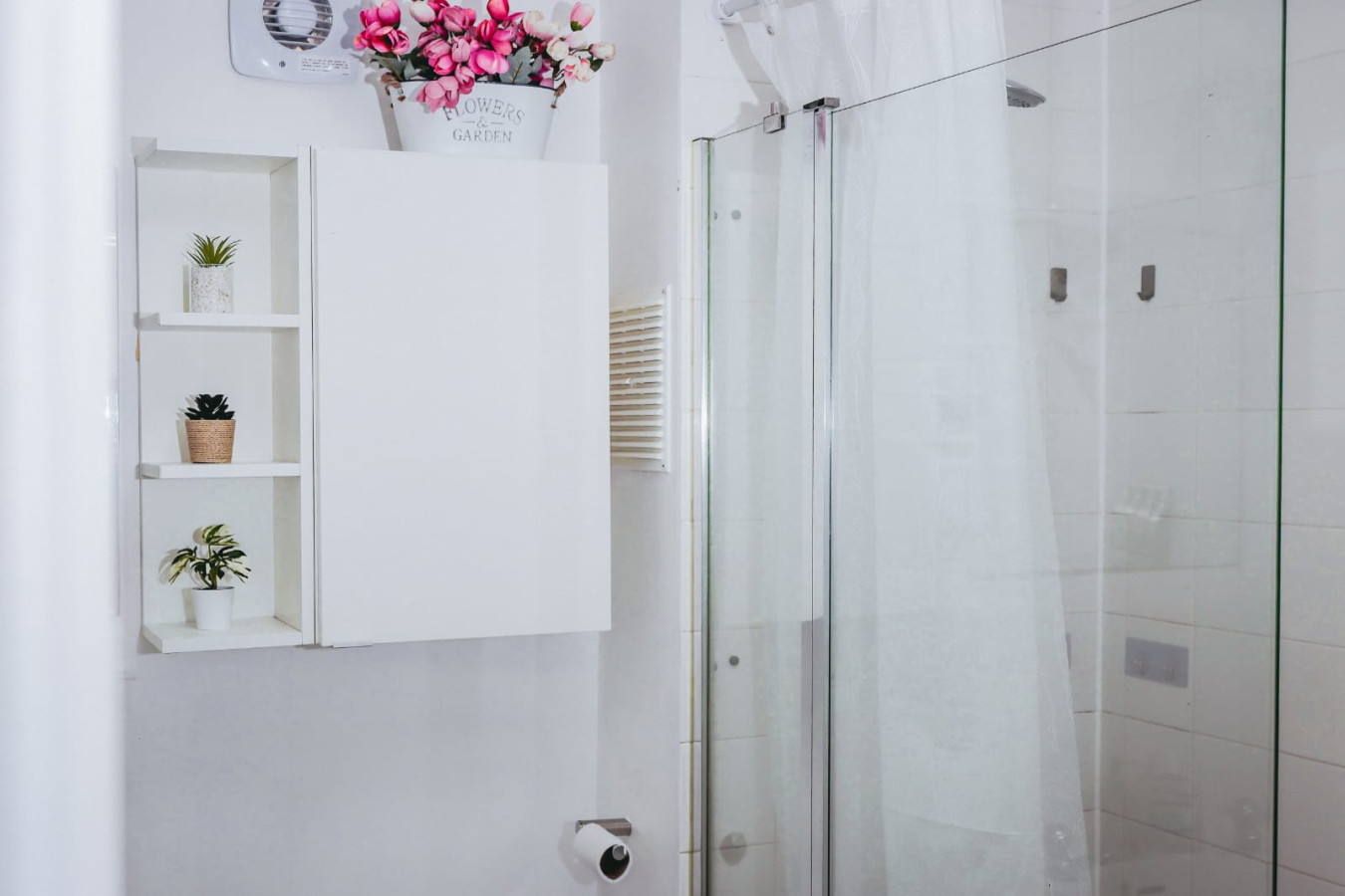 Elizabeth Line Retreat – Modern 2BR Flat in Hayes in Flat 28 Sheringham Court, 11 Clayton Rd, Hayes UB3 1AX, UK - Property image 13 - VivreStays