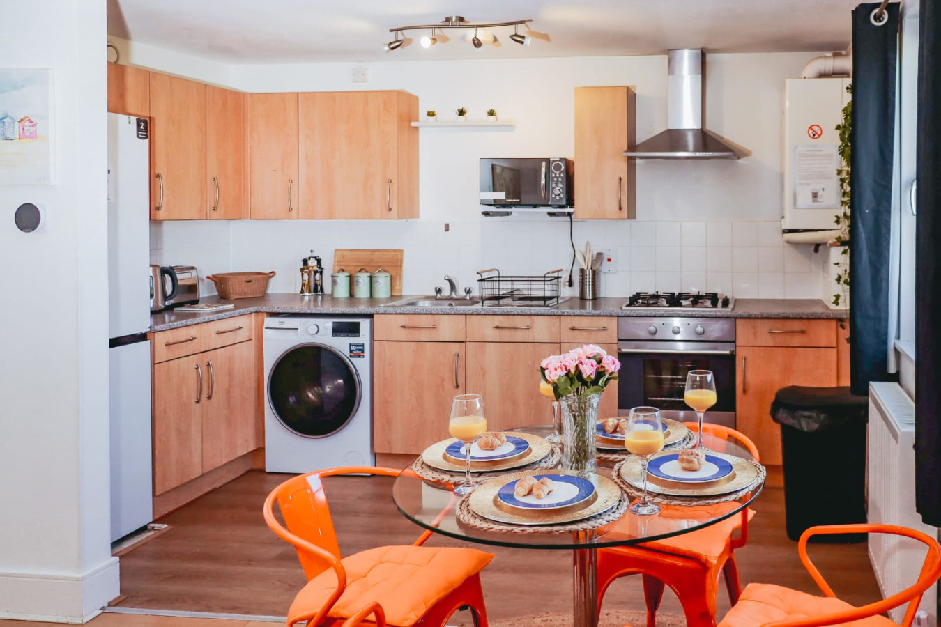 Elizabeth Line Retreat – Modern 2BR Flat in Hayes in Flat 28 Sheringham Court, 11 Clayton Rd, Hayes UB3 1AX, UK - Property image 3 - VivreStays