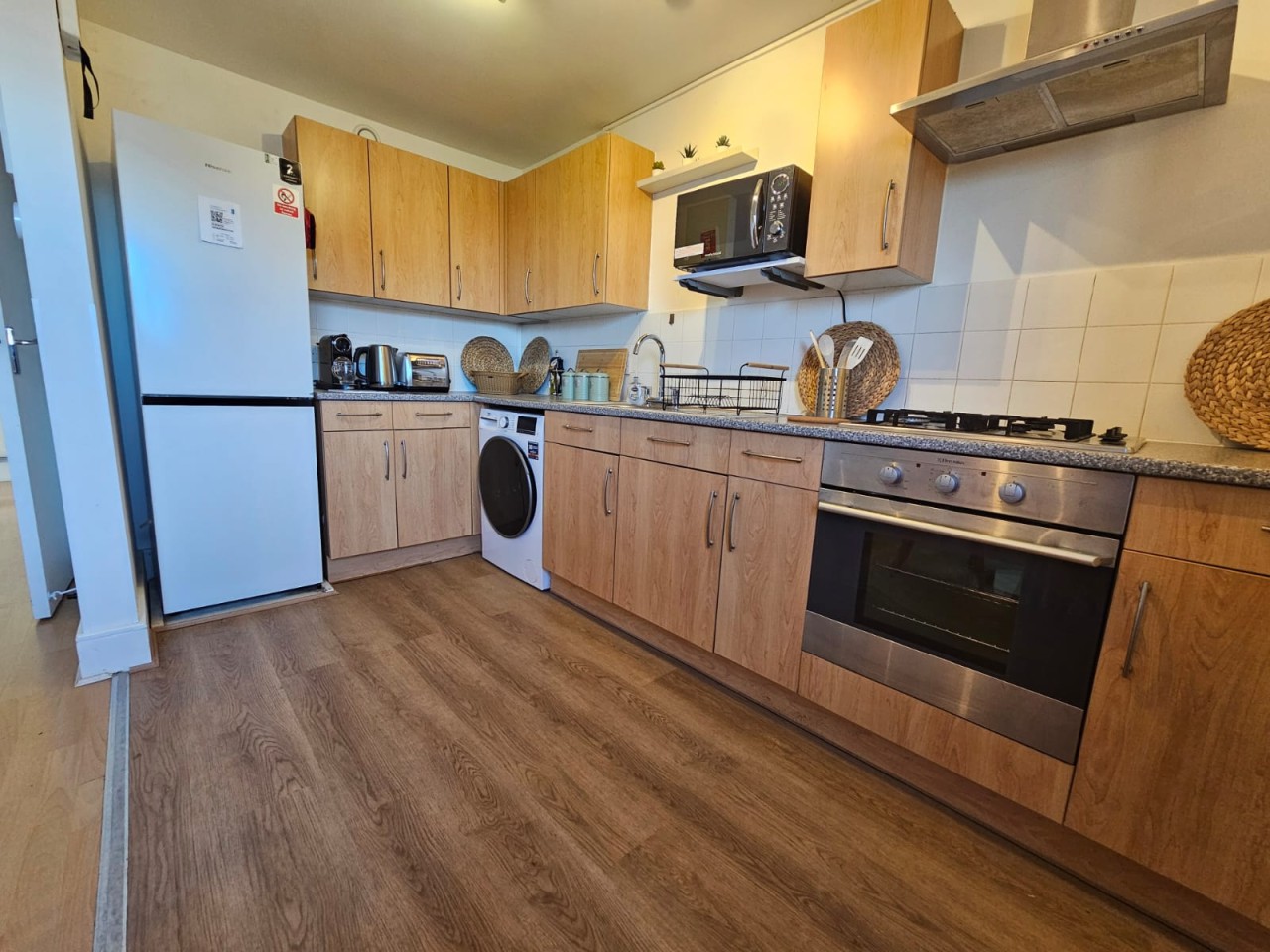 Elizabeth Line Retreat – Modern 2BR Flat in Hayes in Flat 28 Sheringham Court, 11 Clayton Rd, Hayes UB3 1AX, UK - Property image 34 - VivreStays