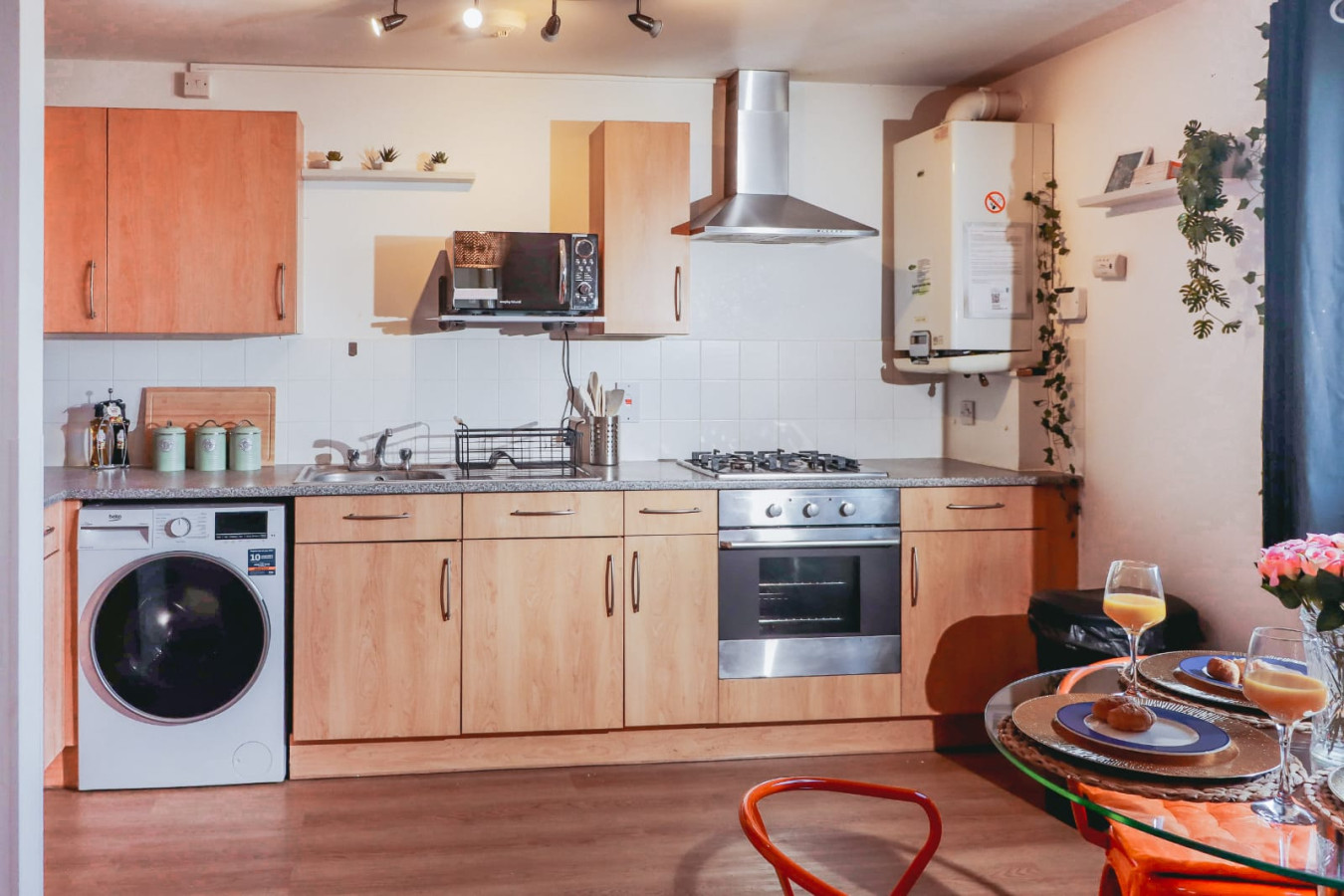 Elizabeth Line Retreat – Modern 2BR Flat in Hayes in Flat 28 Sheringham Court, 11 Clayton Rd, Hayes UB3 1AX, UK - Property image 6 - VivreStays