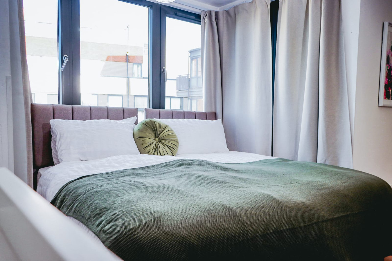 Elizabeth Line Retreat – Modern 2BR Flat in Hayes in Flat 28 Sheringham Court, 11 Clayton Rd, Hayes UB3 1AX, UK - Property image 9 - VivreStays
