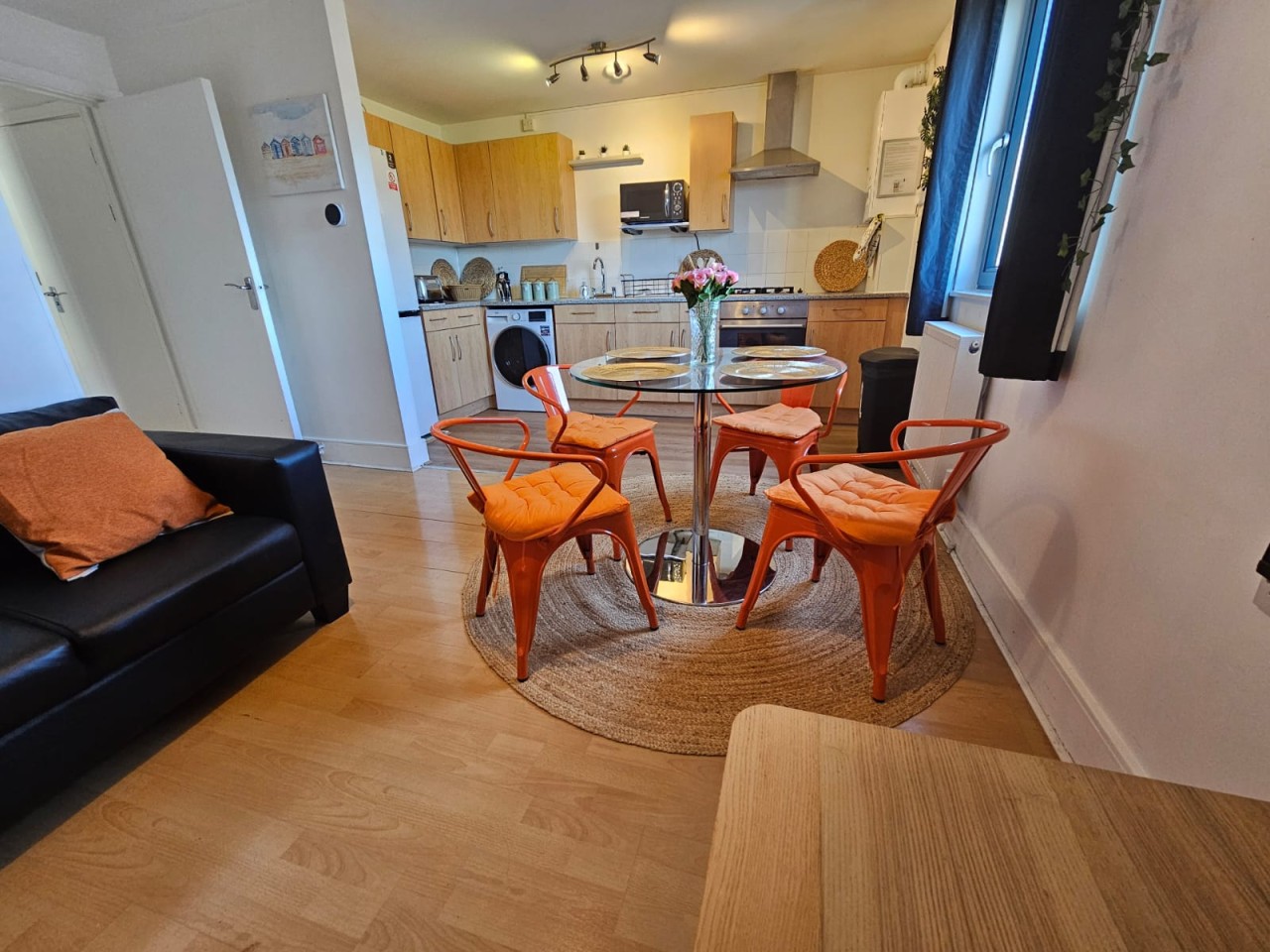 Elizabeth Line Retreat – Modern 2BR Flat in Hayes in Flat 28 Sheringham Court, 11 Clayton Rd, Hayes UB3 1AX, UK - Property image 36 - VivreStays