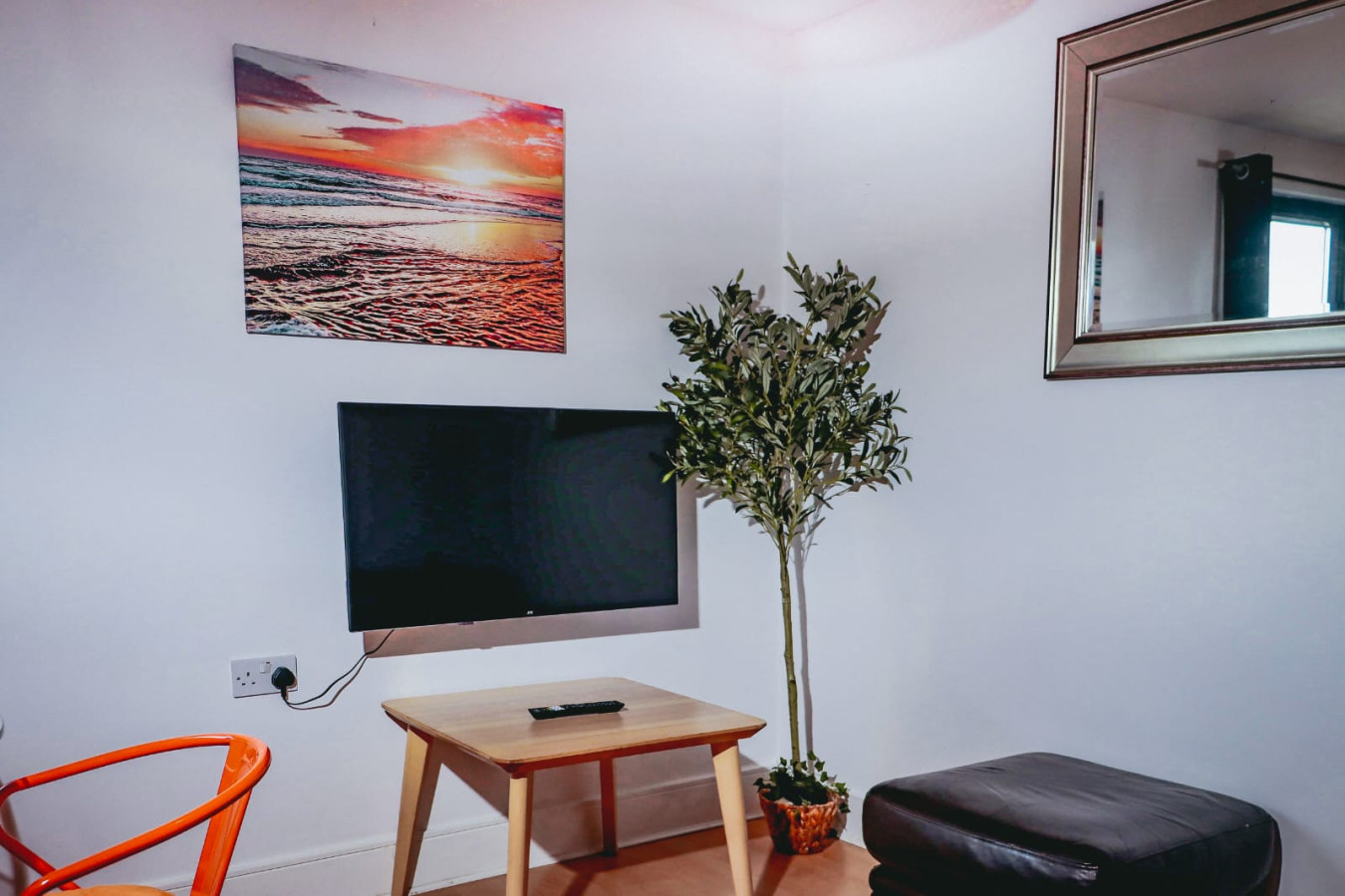 Elizabeth Line Retreat – Modern 2BR Flat in Hayes in Flat 28 Sheringham Court, 11 Clayton Rd, Hayes UB3 1AX, UK - Property image 24 - VivreStays
