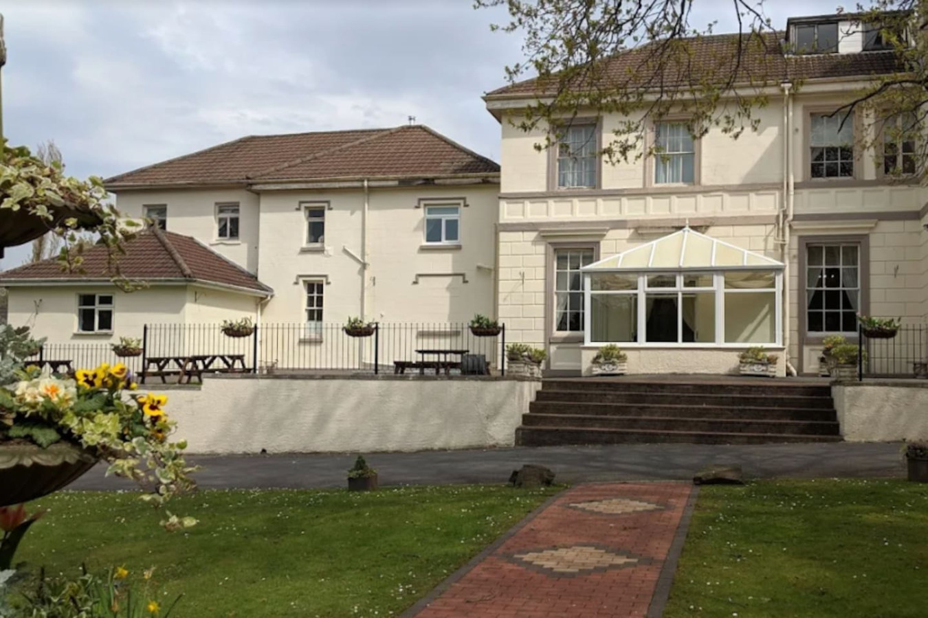 Room 4 Manor Park Country House in Swansea Sleeps 2 in Ynyspenllwch Rd, Clydach, Swansea SA6 5NR, UK - Property image 4 - VivreStays