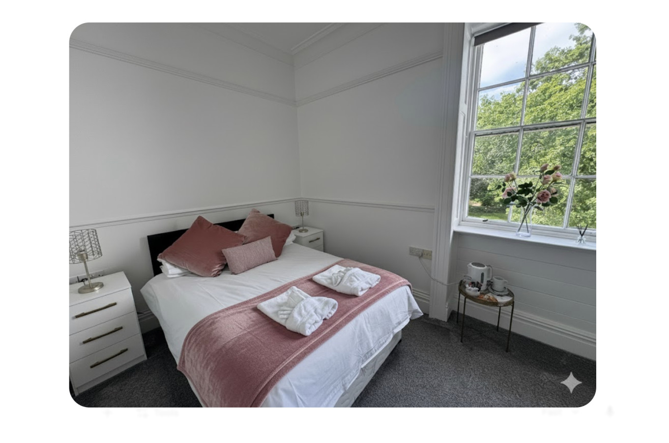 Room 5 - Manor Park Country House, Wales in Ynyspenllwch Rd, Clydach, Swansea SA6 5NR, UK - Property image 8 - VivreStays