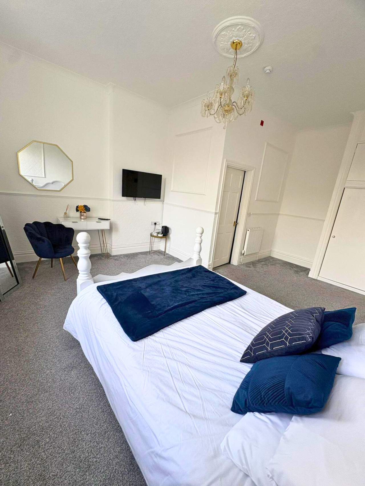 10BR - Manor Park Country House, Wales Perfect for Families in Ynyspenllwch Rd, Clydach, Swansea SA6 5NR, United Kingdom - Property image 23 - VivreStays