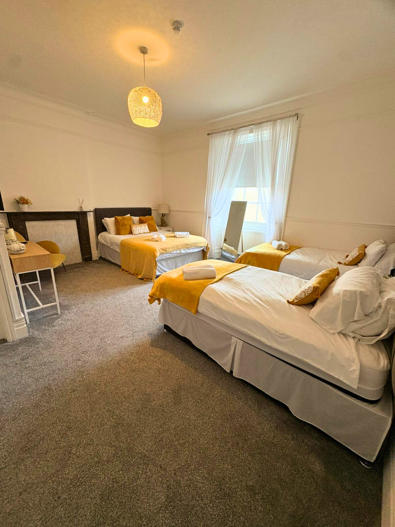 10BR - Manor Park Country House, Wales Perfect for Families in Ynyspenllwch Rd, Clydach, Swansea SA6 5NR, United Kingdom - Property image 9 - VivreStays