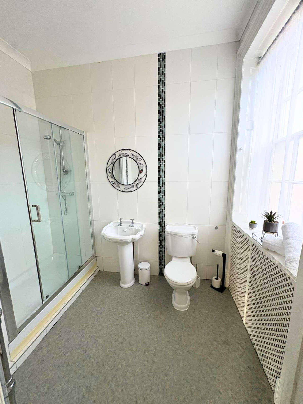10BR - Manor Park Country House, Wales Perfect for Families in Ynyspenllwch Rd, Clydach, Swansea SA6 5NR, United Kingdom - Property image 29 - VivreStays