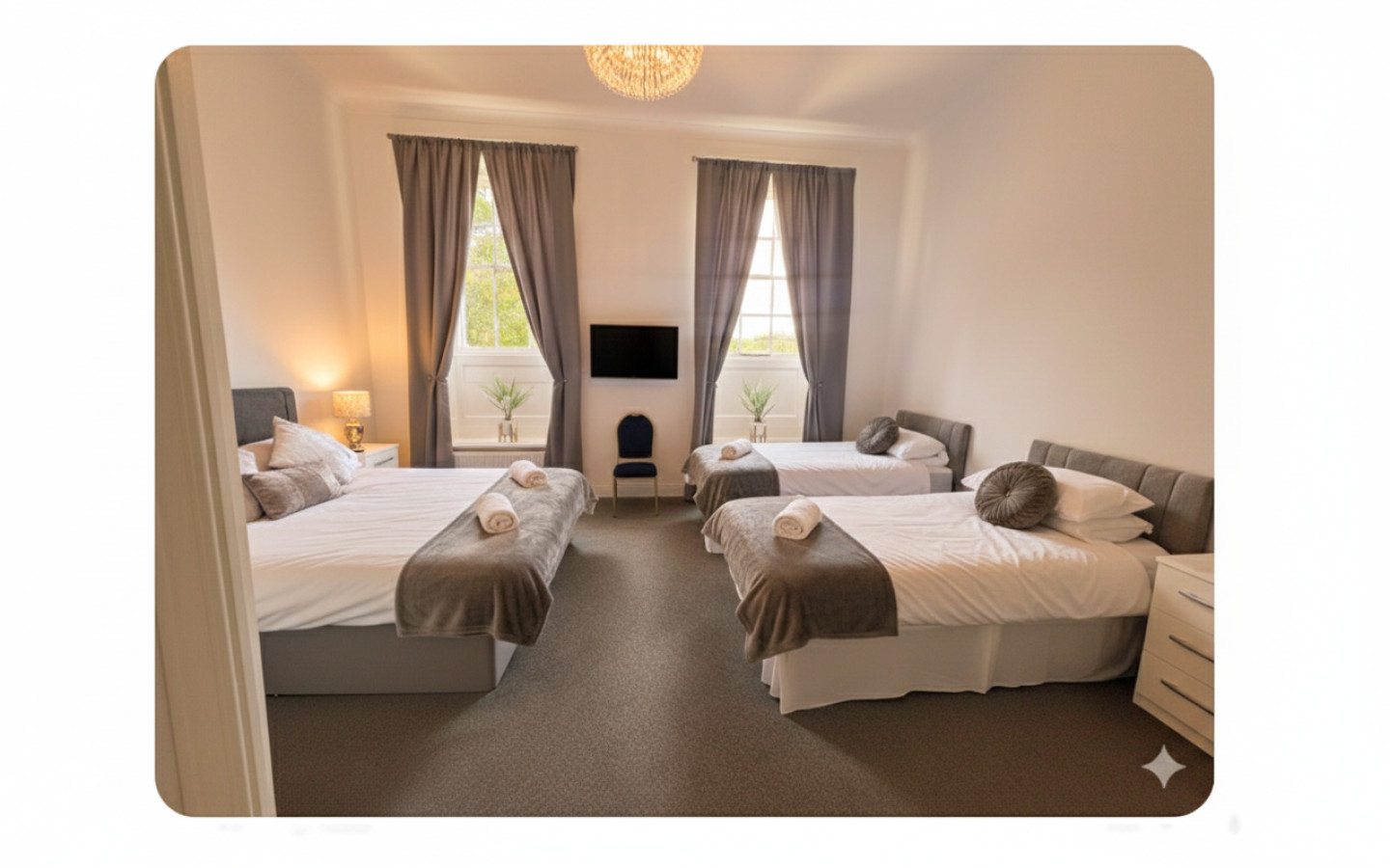 10BR - Manor Park Country House, Wales Perfect for Families in Ynyspenllwch Rd, Clydach, Swansea SA6 5NR, United Kingdom - Property image 5 - VivreStays