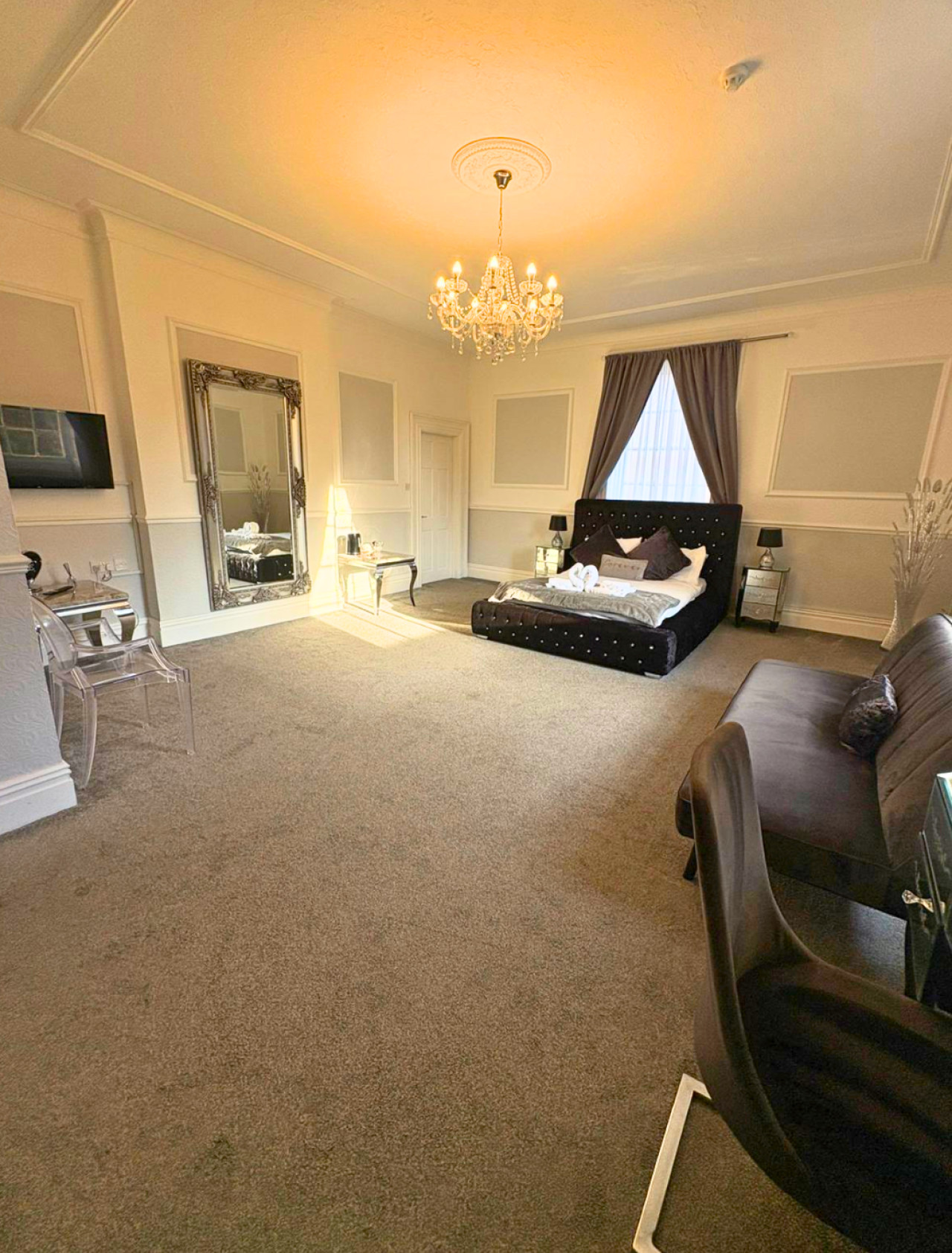 10BR - Manor Park Country House, Wales Perfect for Families in Ynyspenllwch Rd, Clydach, Swansea SA6 5NR, United Kingdom - Property image 7 - VivreStays