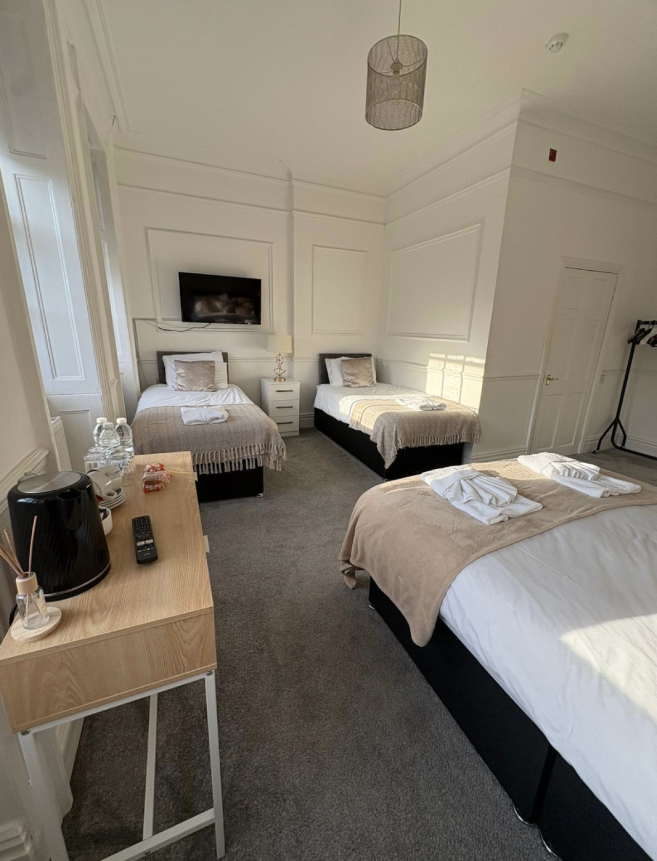 10BR - Manor Park Country House, Wales Perfect for Families in Ynyspenllwch Rd, Clydach, Swansea SA6 5NR, United Kingdom - Property image 10 - VivreStays
