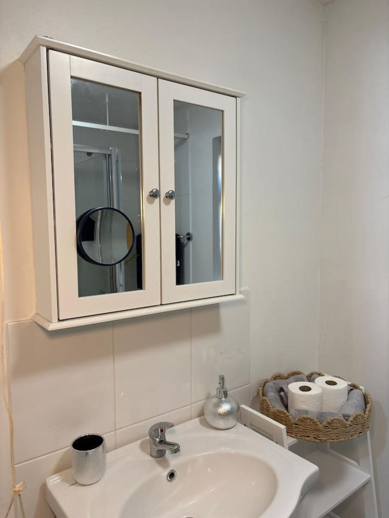 Cozy Northolt Hideaway 1BR FREE Wifi StreetParking in 117 Rabournmead Drive - Property image 10 - VivreStays