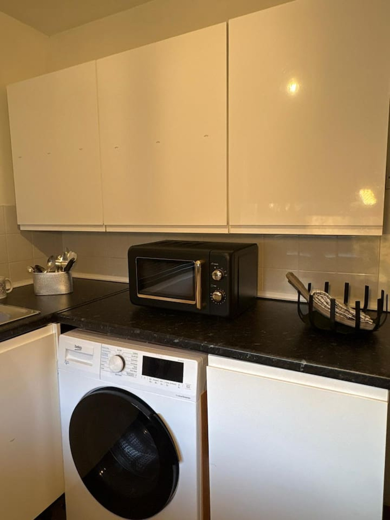 Cozy Northolt Hideaway 1BR FREE Wifi StreetParking in 117 Rabournmead Drive - Property image 11 - VivreStays