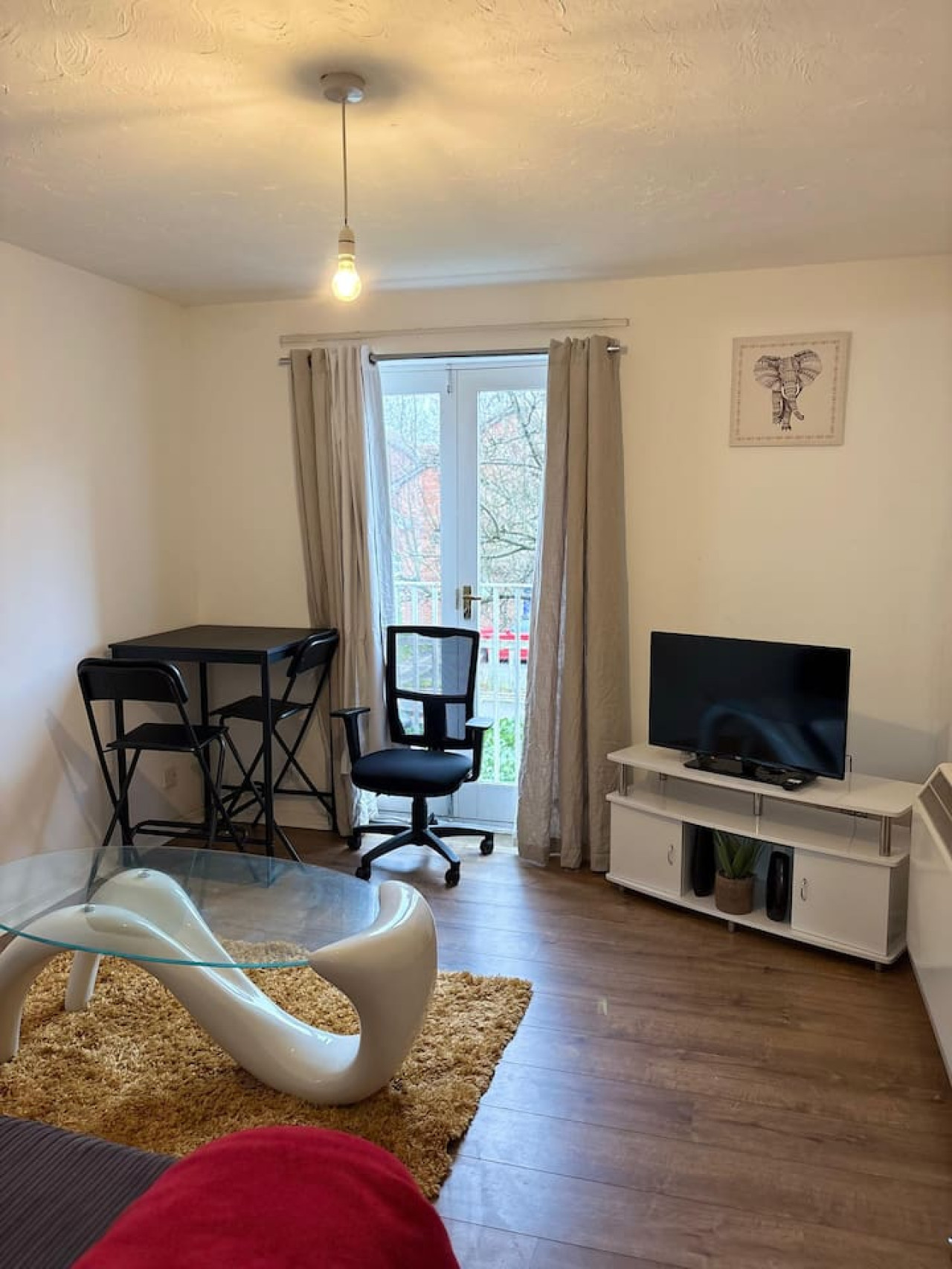 Cozy Northolt Hideaway 1BR FREE Wifi StreetParking in 117 Rabournmead Drive - Property image 2 - VivreStays