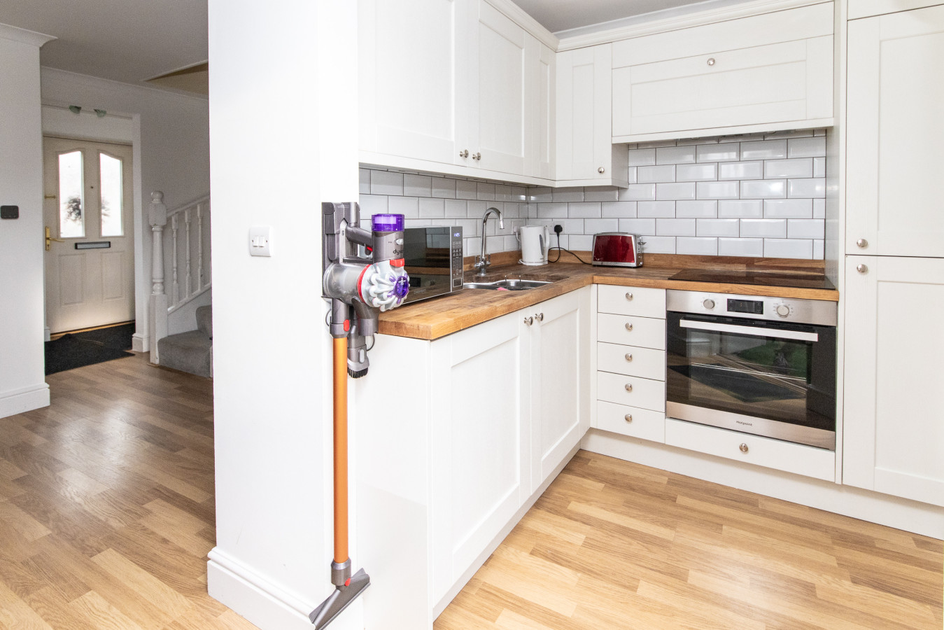 3BR Thames Retreat | Heathrow 10min | Train 5min in 1, Railway Cottages, Rusham Rd, Egham TW20 9LS, UK - Property image 6 - VivreStays