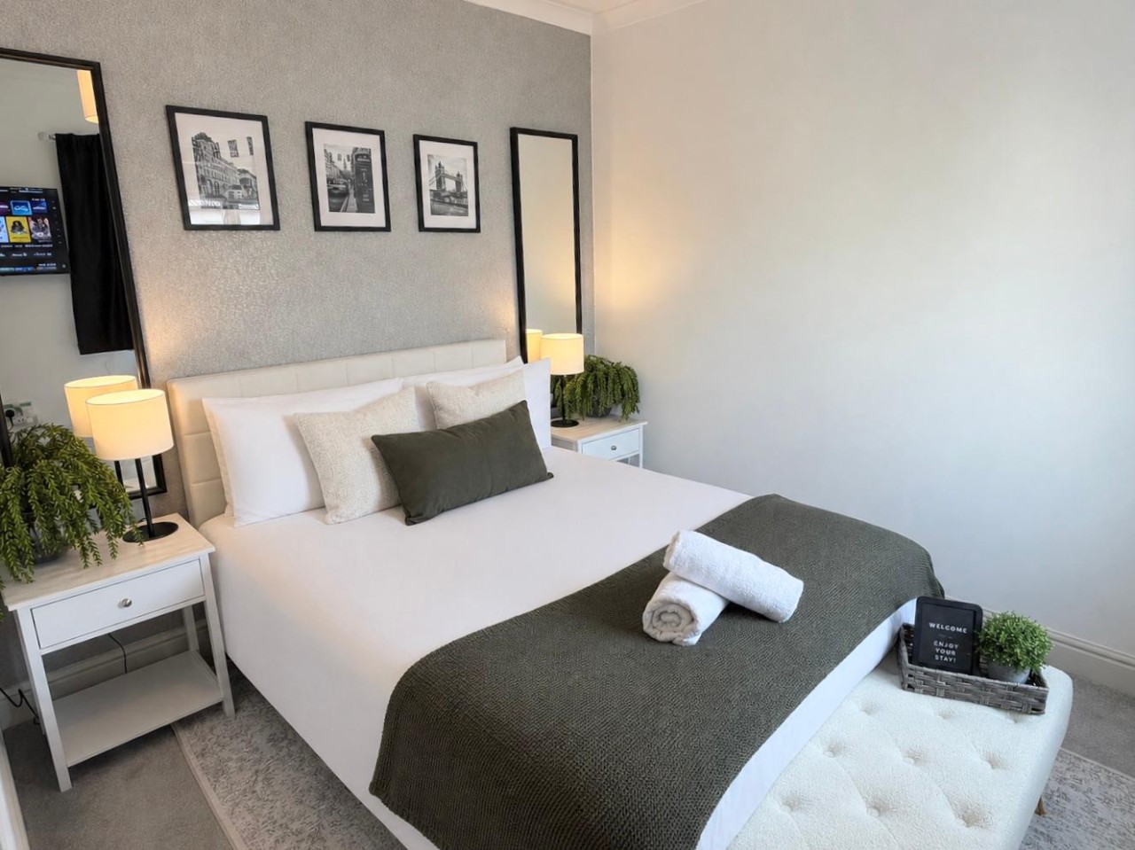 3BR Thames Retreat | Heathrow 10min | Train 5min in 1, Railway Cottages, Rusham Rd, Egham TW20 9LS, UK - Property image 8 - VivreStays