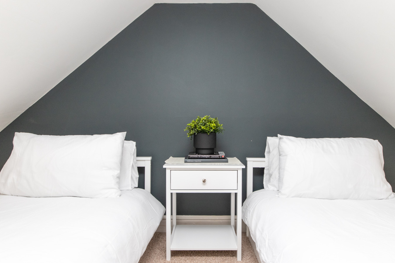 3BR Thames Retreat | Heathrow 10min | Train 5min in 1, Railway Cottages, Rusham Rd, Egham TW20 9LS, UK - Property image 18 - VivreStays