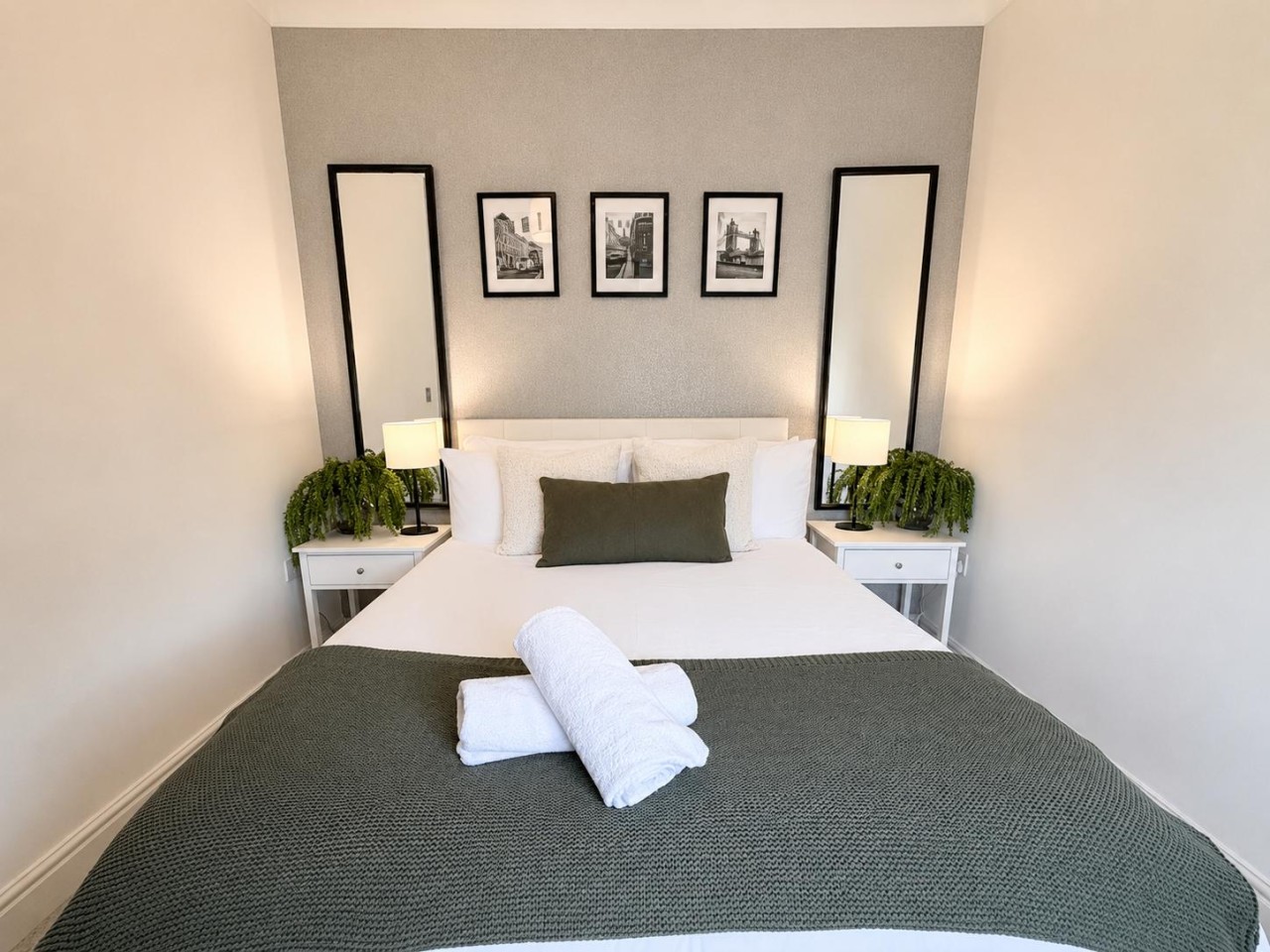 3BR Thames Retreat | Heathrow 10min | Train 5min in 1, Railway Cottages, Rusham Rd, Egham TW20 9LS, UK - Property image 9 - VivreStays